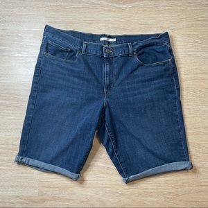 Levi Bermuda Short - medium Denim wash